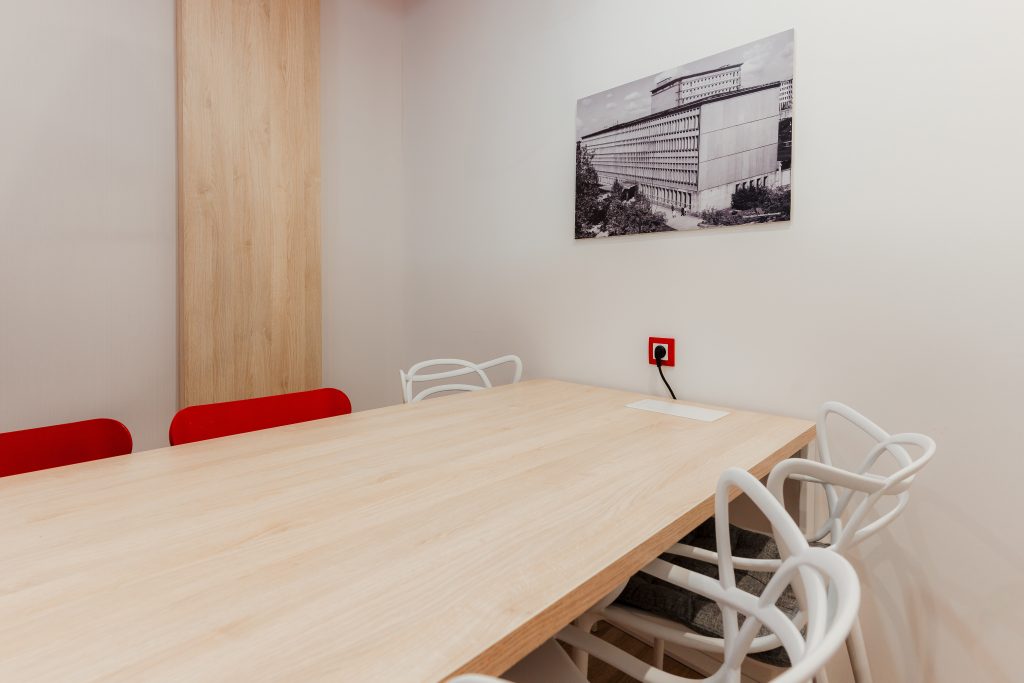 sala konferencyjna, remont biura, aranżacja przestrzeni, meble biurowe
